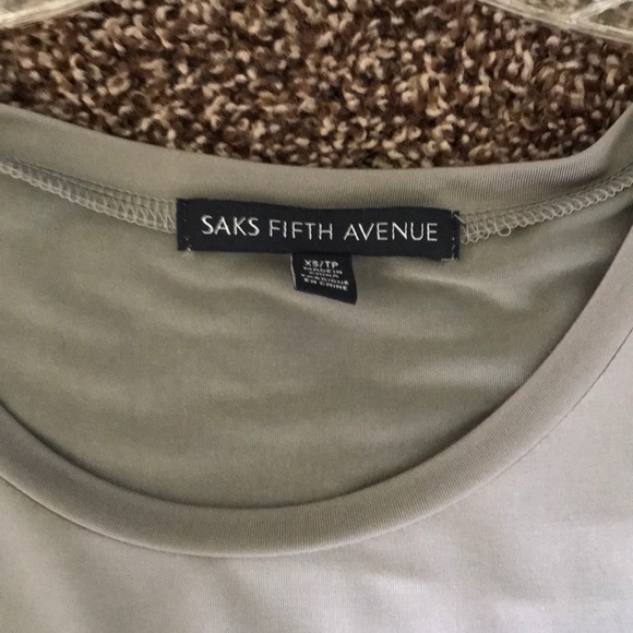 Saks Fifth Avenue short sleeve cold shoulder top - Picture 4 of 4